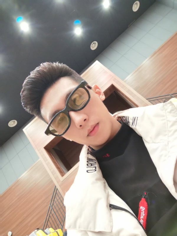 少年已不在年少的第一张照片--贵州蓝颜知己交友网