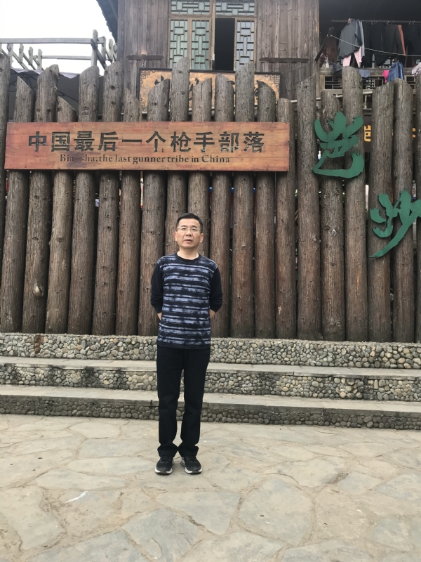 屯里的富豪的第一张照片--贵州蓝颜知己交友网